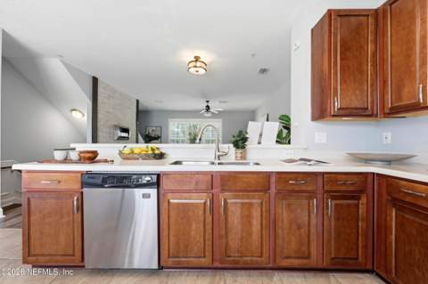 4454 Capital Dome Drive, Jacksonville FL - photo 19 of 63
