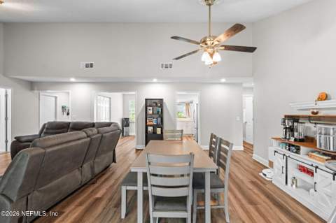 8251 Pepperwood Drive, Jacksonville FL - photo 12 of 57