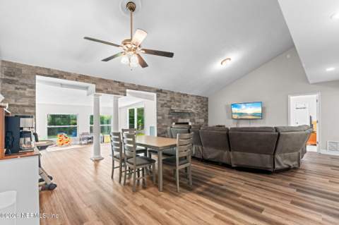 8251 Pepperwood Drive, Jacksonville FL - photo 14 of 57
