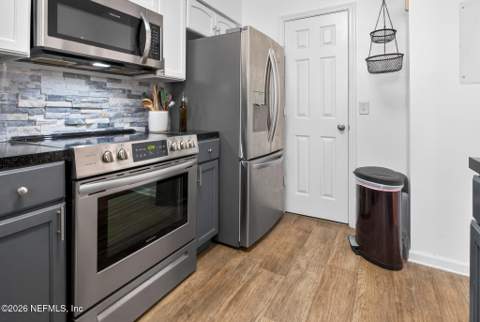 2305 Wood Hill Place, Jacksonville FL - photo 9 of 40