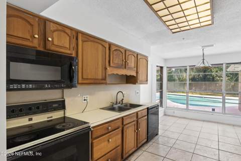 3102 Shady Drive, Jacksonville FL - photo 15 of 39