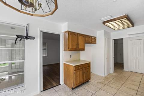 3102 Shady Drive, Jacksonville FL - photo 16 of 39