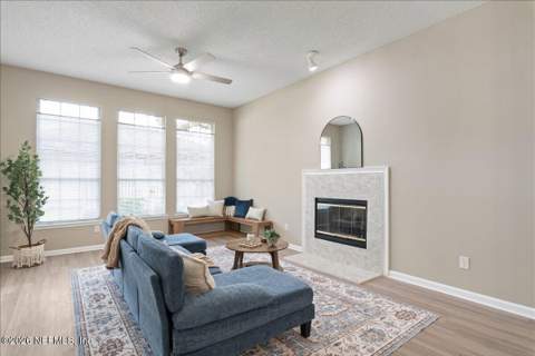 4407 Horseshoe Bend Court, Jacksonville FL - photo 6 of 46