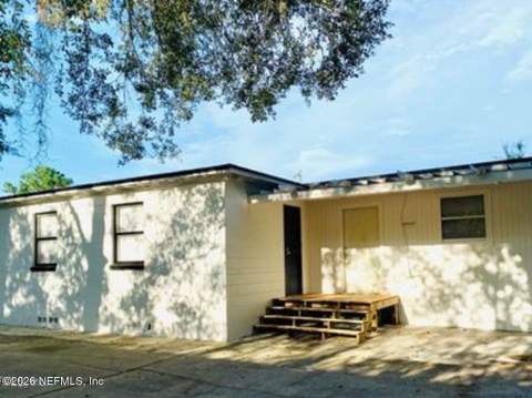 6404 Bartholf Avenue, Jacksonville FL - photo 6 of 14