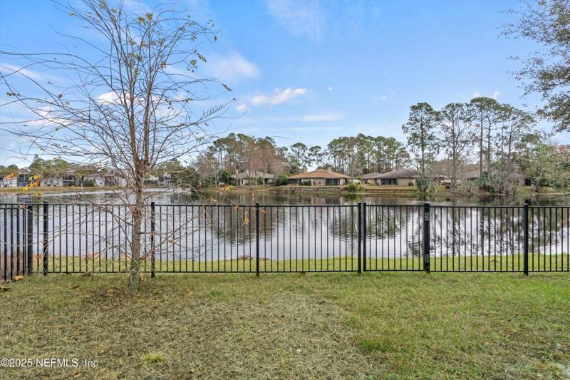 3 bedroom Single Family Residence at 8292 Meadow Walk Lane, Pine Terrace At The Meadows, Jacksonville — photo 2