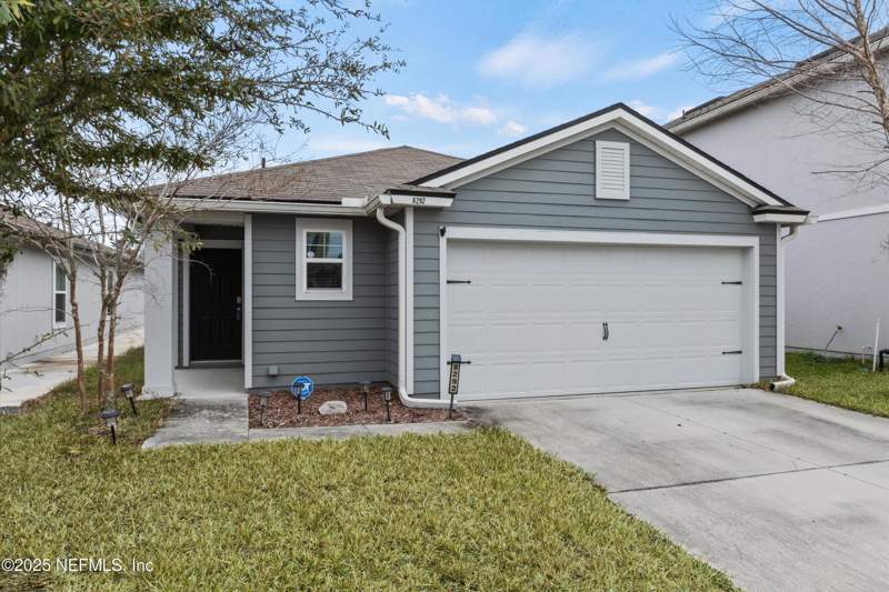 3 bedroom Single Family Residence at 8292 Meadow Walk Lane, Pine Terrace At The Meadows, Jacksonville — photo 3