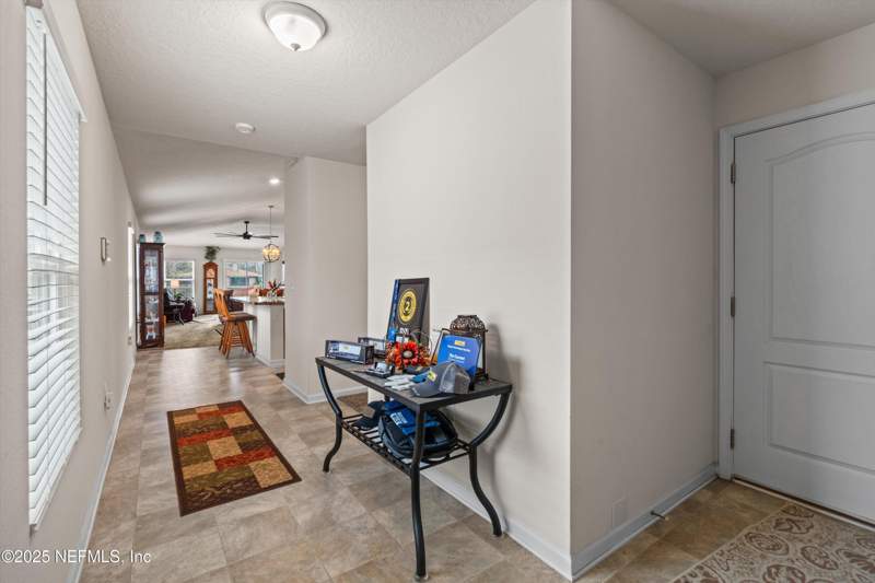 3 bedroom Single Family Residence at 8292 Meadow Walk Lane, Pine Terrace At The Meadows, Jacksonville — photo 4