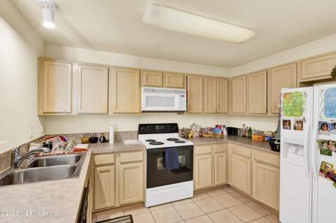 6111 Maggies Circle #115, Jacksonville FL - photo 10 of 33