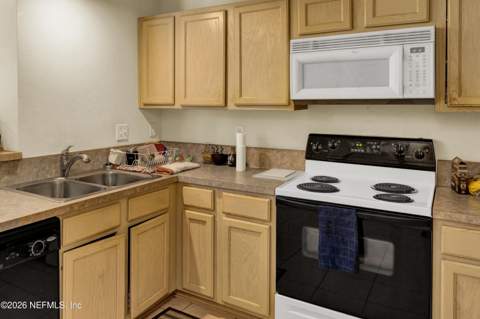 6111 Maggies Circle #115, Jacksonville FL - photo 11 of 33