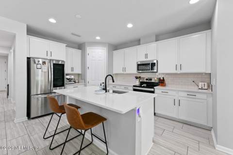 3096 Alpin Drive, Jacksonville FL - photo 8 of 32