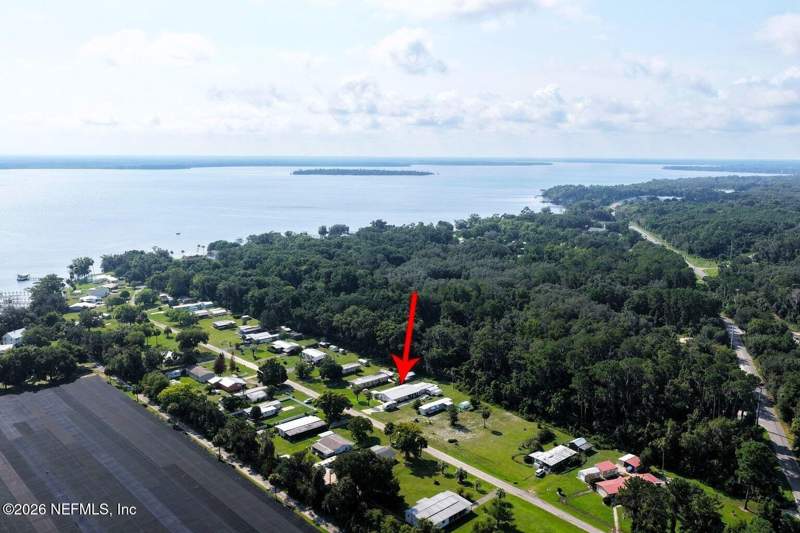 3 bedroom Mobile Home at 117 Crestbreeze Manor, Crest Breeze Manor, Crescent City — photo 2