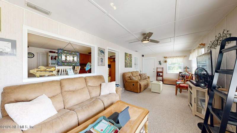 3 bedroom Mobile Home at 117 Crestbreeze Manor, Crest Breeze Manor, Crescent City — photo 4