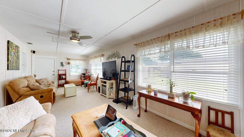 3 bedroom Mobile Home at 117 Crestbreeze Manor, Crest Breeze Manor, Crescent City — photo 5