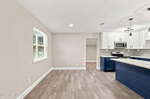 2108 Hugh Edwards Drive, Jacksonville FL - photo 8 of 34