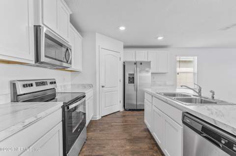 5606 Hollow Birch Drive, Jacksonville FL - photo 11 of 42