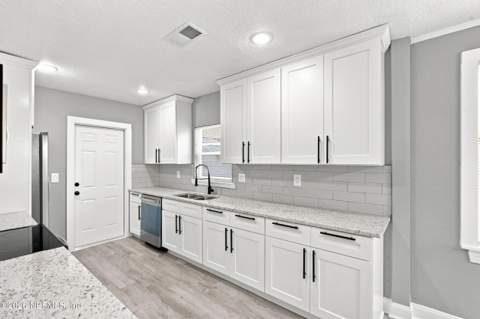 311 Chestnut Drive, Jacksonville FL - photo 9 of 29