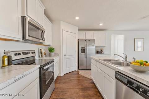 5606 Hollow Birch Drive, Jacksonville FL - photo 12 of 42