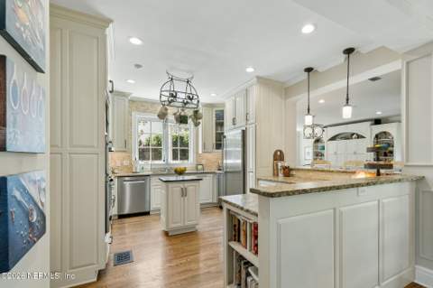 4704 Algonquin Avenue, Jacksonville FL - photo 15 of 127
