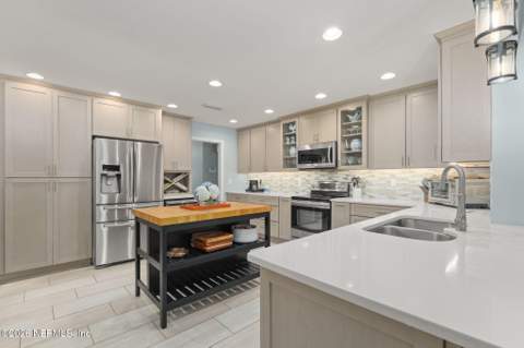 7033 Catalonia Avenue, Jacksonville FL - photo 10 of 30