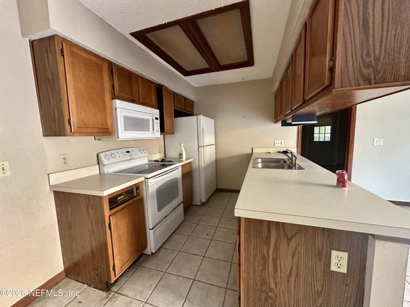 2 bedroom Townhouse at 5526 Bennington Drive, Lexington Square, Jacksonville — photo 5