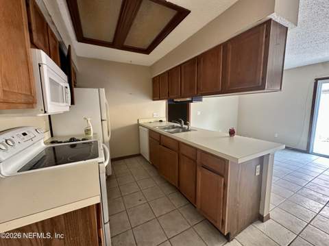 5526 Bennington Drive, Jacksonville FL - photo 6 of 17