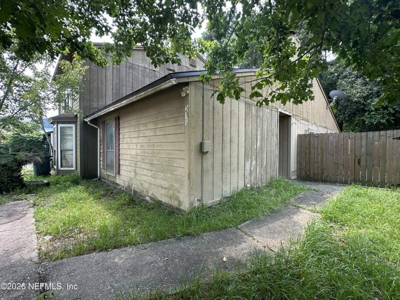 2 bedroom Townhouse at 5526 Bennington Drive, Lexington Square, Jacksonville — photo 2