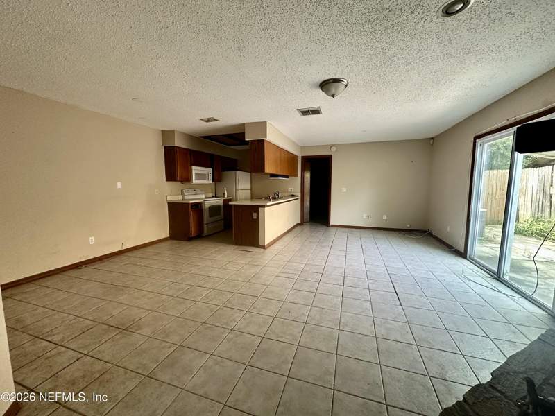 2 bedroom Townhouse at 5526 Bennington Drive, Lexington Square, Jacksonville — photo 3