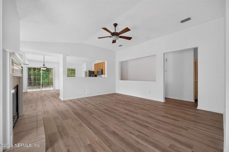 3 bedroom Single Family Residence at 8066 Leafcrest Drive, Argyle Forest, Jacksonville — photo 2