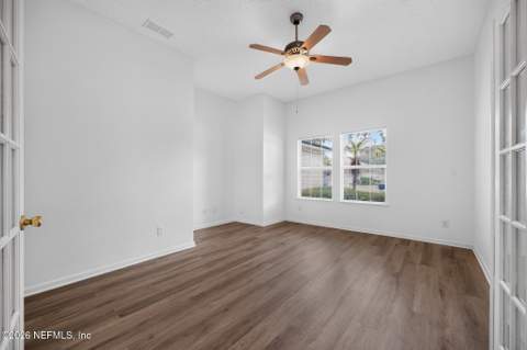 8066 Leafcrest Drive, Jacksonville FL - photo 7 of 15