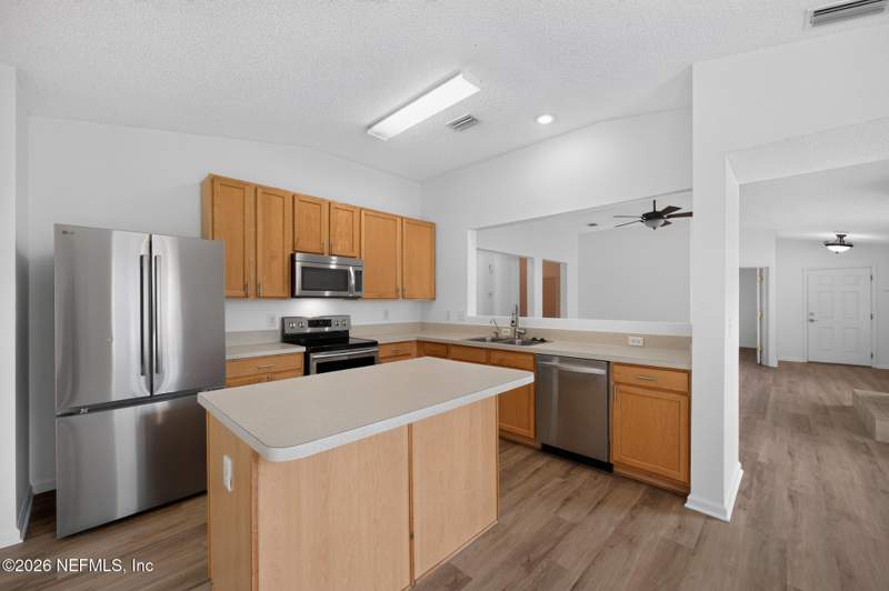 3 bedroom Single Family Residence at 8066 Leafcrest Drive, Argyle Forest, Jacksonville — photo 4