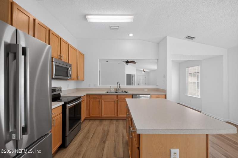 3 bedroom Single Family Residence at 8066 Leafcrest Drive, Argyle Forest, Jacksonville — photo 5