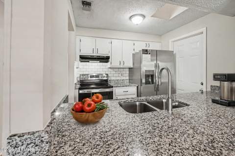 4226 Loys Drive, Jacksonville FL - photo 6 of 20