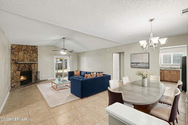 3 bedroom Single Family Residence at 11737 Wattle Tree Court, Summer Trees, Jacksonville — photo 2