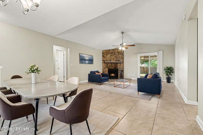 3 bedroom Single Family Residence at 11737 Wattle Tree Court, Summer Trees, Jacksonville — photo 4