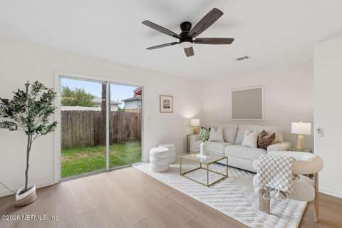 639 6th Avenue, Jacksonville Beach FL - photo 6 of 23