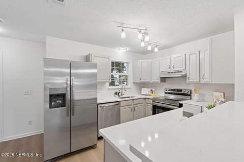 639 6th Avenue, Jacksonville Beach FL - photo 10 of 23