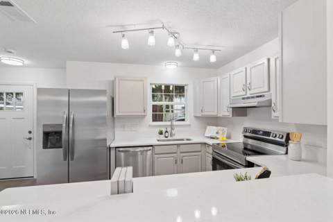 639 6th Avenue, Jacksonville Beach FL - photo 13 of 23