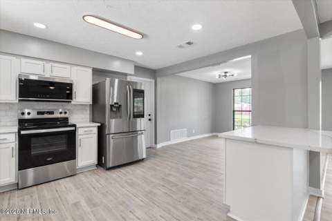 1720 Bay Circle, Orange Park FL - photo 17 of 45