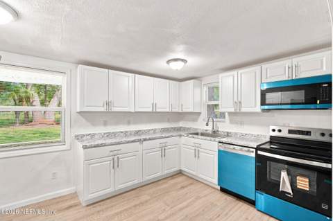 3261 Tiger Hole Road, Jacksonville FL - photo 9 of 39