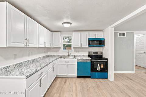 3261 Tiger Hole Road, Jacksonville FL - photo 8 of 39