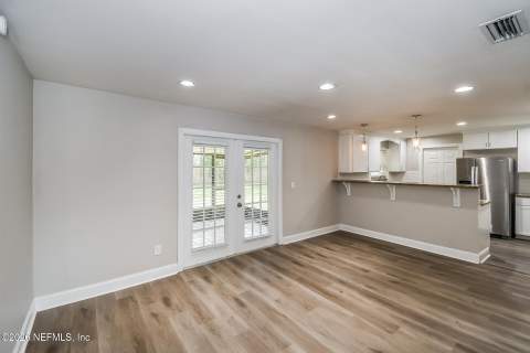 8371 Pointer Drive, Jacksonville FL - photo 7 of 20
