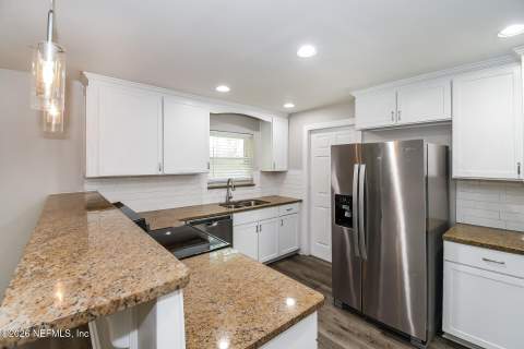 8371 Pointer Drive, Jacksonville FL - photo 9 of 20