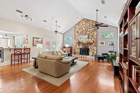 4654 Ortega Farms Circle, Jacksonville FL - photo 8 of 36