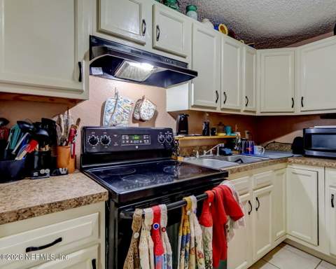 4420 Spottswood Road, Jacksonville FL - photo 9 of 27