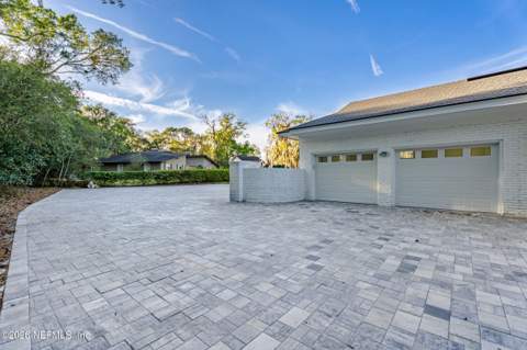 10042 Lake Lamar Court, Jacksonville FL - photo 9 of 85
