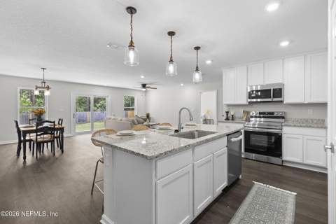 8222 Foxdale Drive, Jacksonville FL - photo 15 of 52