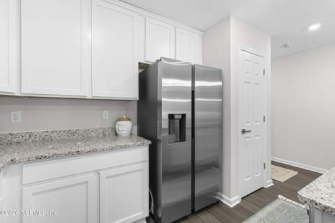 8222 Foxdale Drive, Jacksonville FL - photo 17 of 52