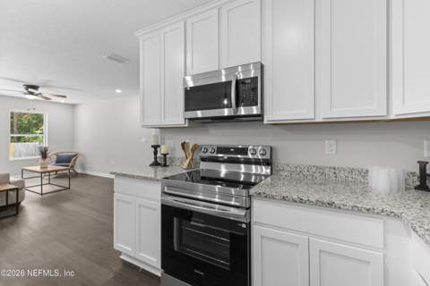 8222 Foxdale Drive, Jacksonville FL - photo 18 of 52