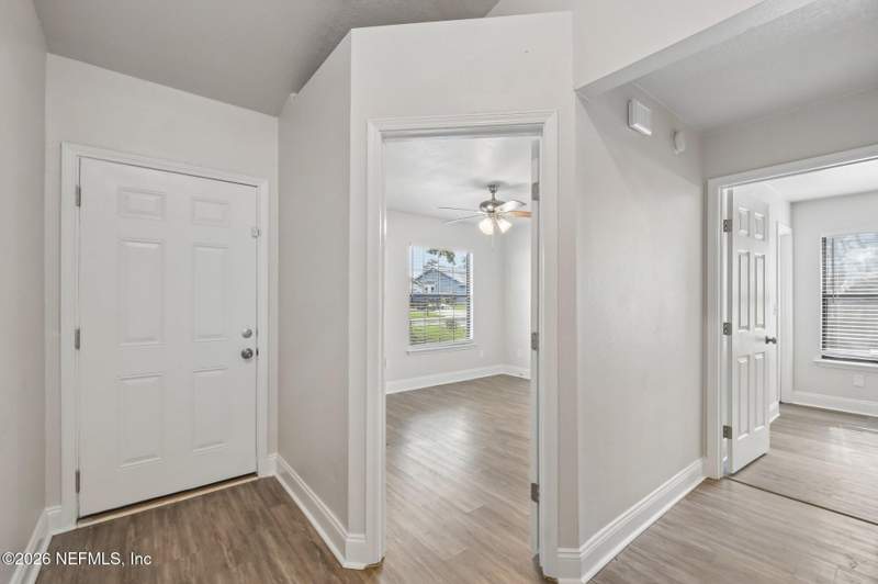 3 bedroom Single Family Residence at 7917 WINTERWOOD Circle, Springwood, Jacksonville — photo 4