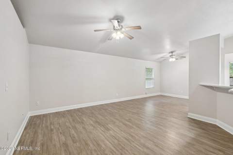 7917 WINTERWOOD Circle, Jacksonville FL - photo 7 of 40